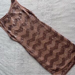 Alice + Olivia Sequin Chevron Stripe Sleeveless Sheath Cocktail Dress Bronze Tan